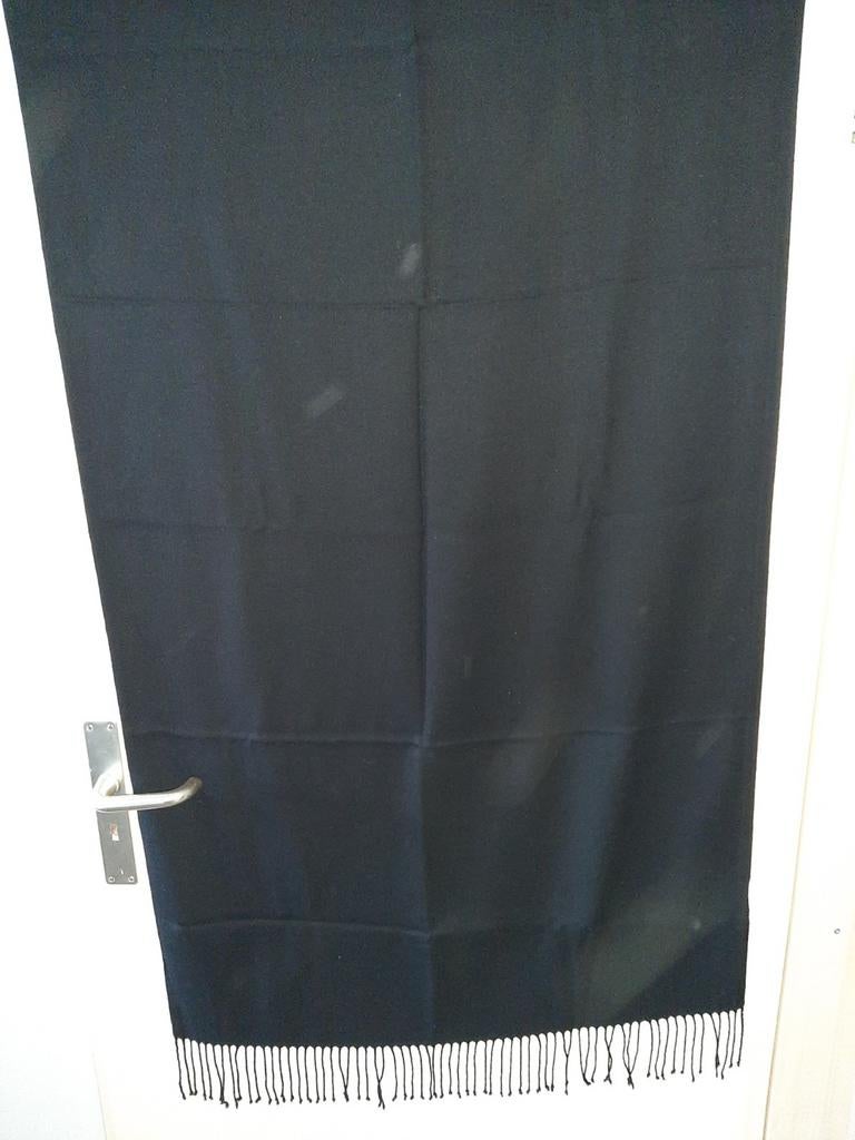 Zwarte stola met franjes, Ophalen of Verzenden, Zo goed als nieuw, Maat 46/48 (XL) of groter, Sjaal