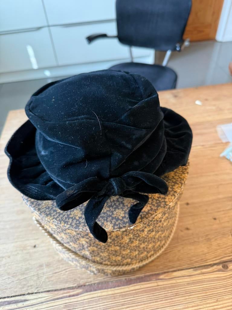 Hoed met mof in hoedendoos, Ophalen of Verzenden, Zo goed als nieuw, One size fits all