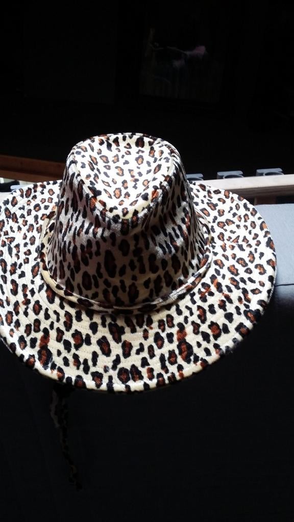 Hoeden, Ophalen of Verzenden, Zo goed als nieuw, One size fits all