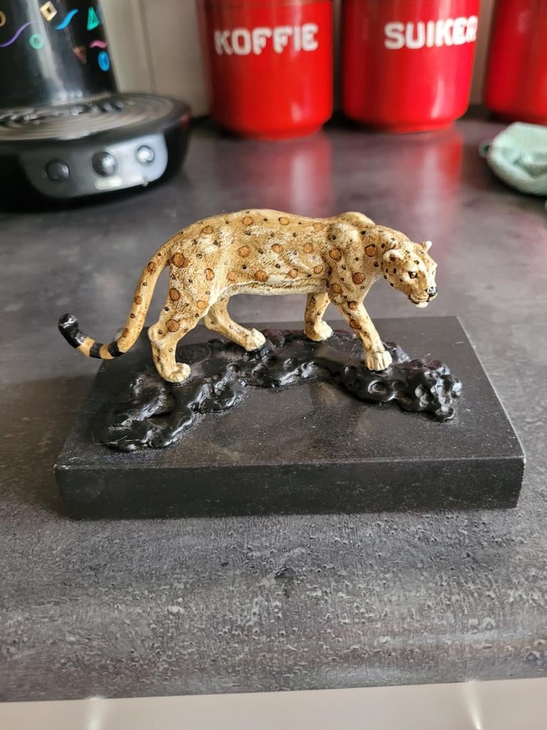 Gesigneerde bronzen panter met brons keurmerk, Minder dan 20 cm, Ophalen of Verzenden, Beeld, Meerkleurig