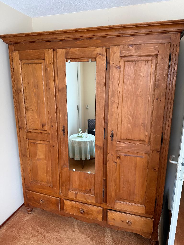 Kledingkast van grenen, Gebruikt, 200 cm of meer, 150 tot 200 cm, Grenenhout