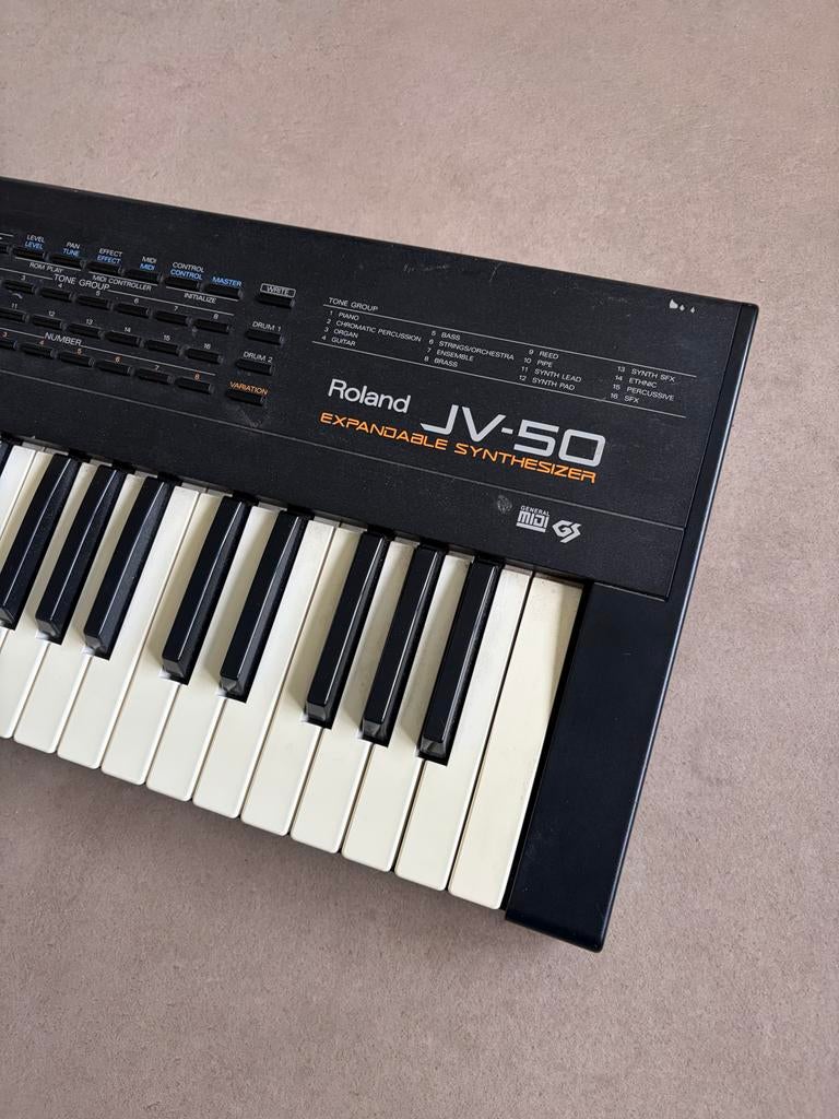 Roland JV-50 Expandable Synthesizer - Vintage Keyboard, Muziek en Instrumenten, Synthesizers, Ophalen, Roland, Met midi-aansluiting