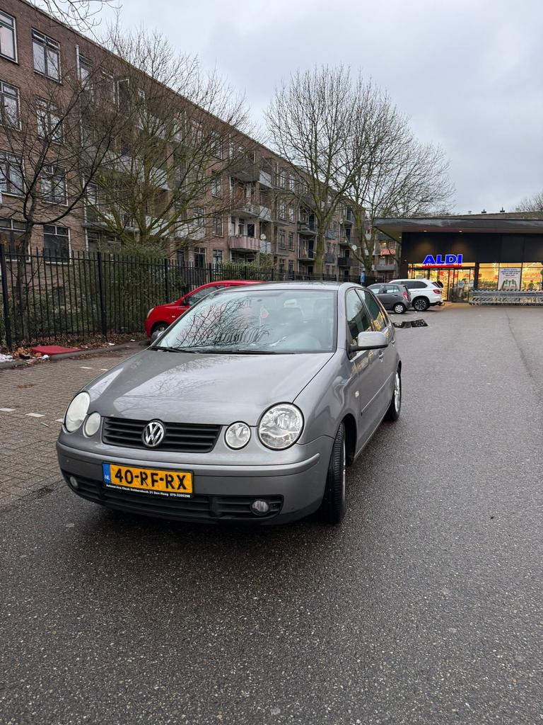 Volkswagen Polo 1.4 55KW 2005 Grijs, Auto's, Voorwielaandrijving, 15 km/l, 4 cilinders, Origineel Nederlands