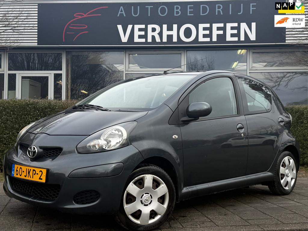 Toyota Aygo 1.0-12V Comfort - 5 DEURS - AIRCO - APK TOT 03-2, Voorwielaandrijving, Elektrische ramen, Gebruikt, 4 stoelen