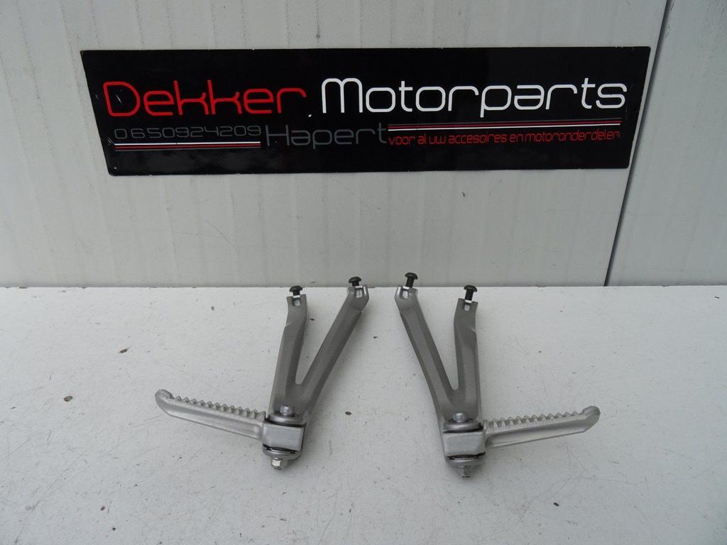 Set Duo Voetsteunen Passagier steps Yamaha YZF R1 2004-2006, Motoren, Onderdelen | Yamaha, Gebruikt, -, -, Ophalen of Verzenden