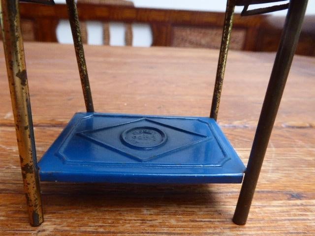 Een antiek toilettafeltje, poppenhuis, Verzamelen, Poppenhuizen en Toebehoren, Ophalen of Verzenden, Gebruikt, Poppenhuis