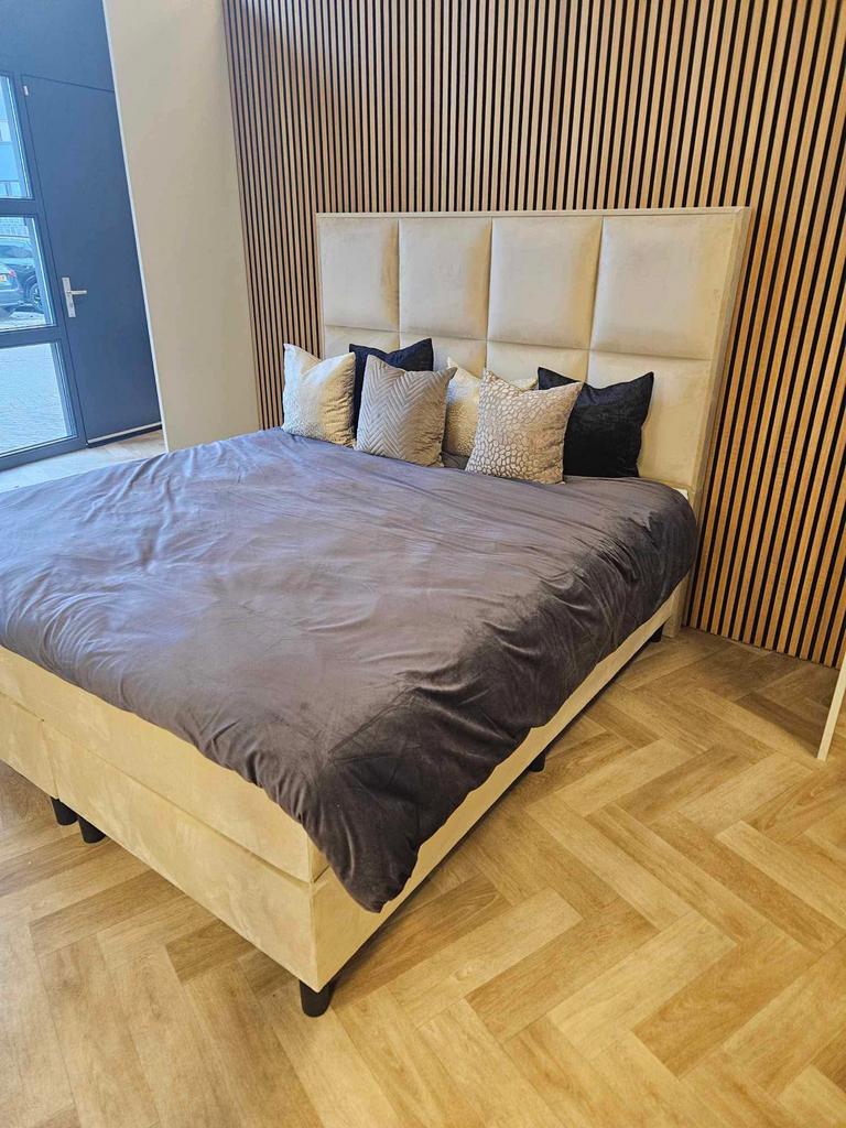 Boxspring nieuw 180x200 eric kuster beige bed slaapkamer, Huis en Inrichting, Ophalen of Verzenden, 180 cm, Stapelbed, Nieuw