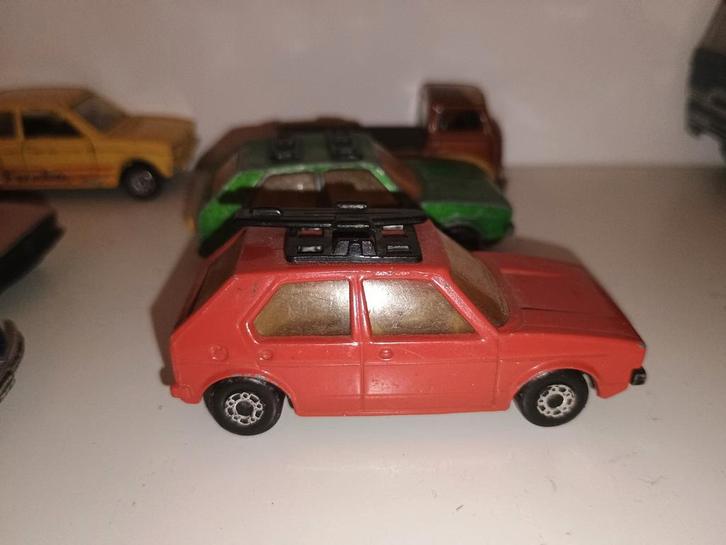 Matchbox Superfast VW Golf 1 surfplank, Hobby en Vrije tijd, Modelauto's | Overige schalen, Gebruikt, Auto, Ophalen of Verzenden