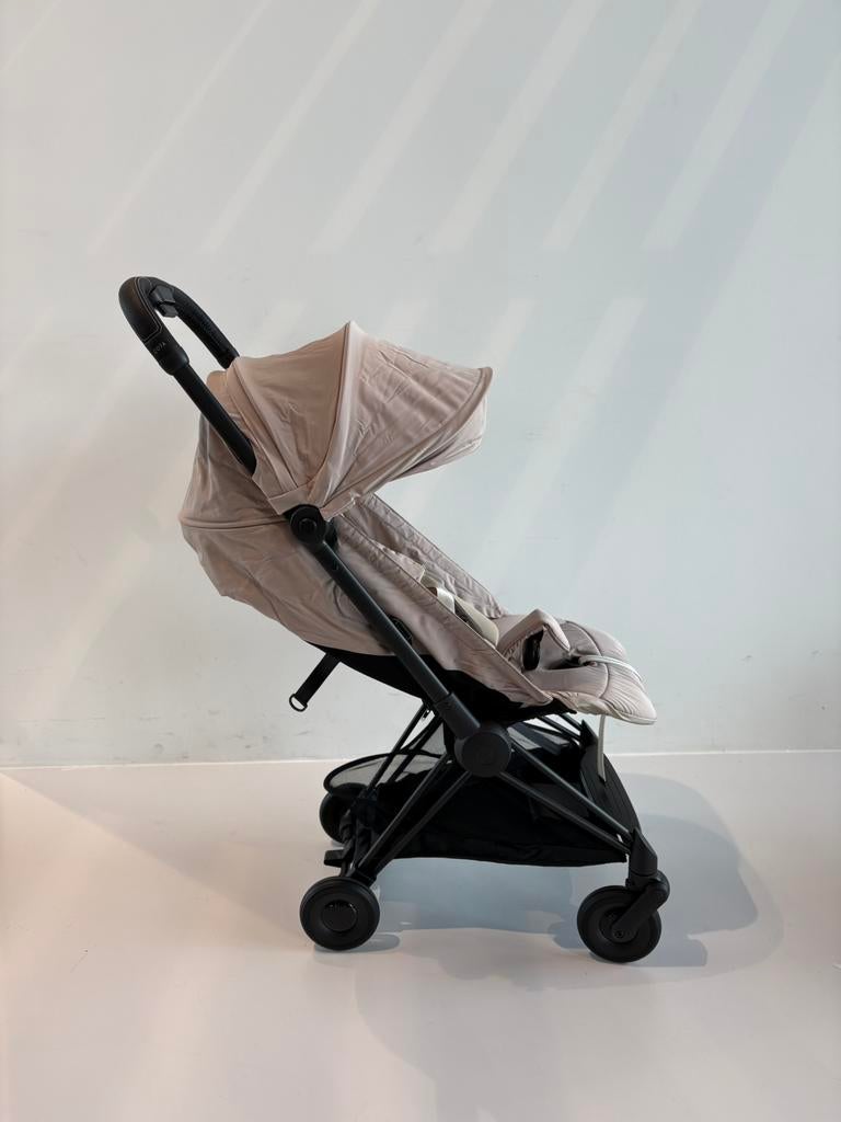 Cybex Coya Buggy-Matt Black Frame-Cozy Beige (Nieuw in doos), Kinderen en Baby's, Buggy's, Ophalen, Nieuw, Overige merken, Verstelbare rugleuning