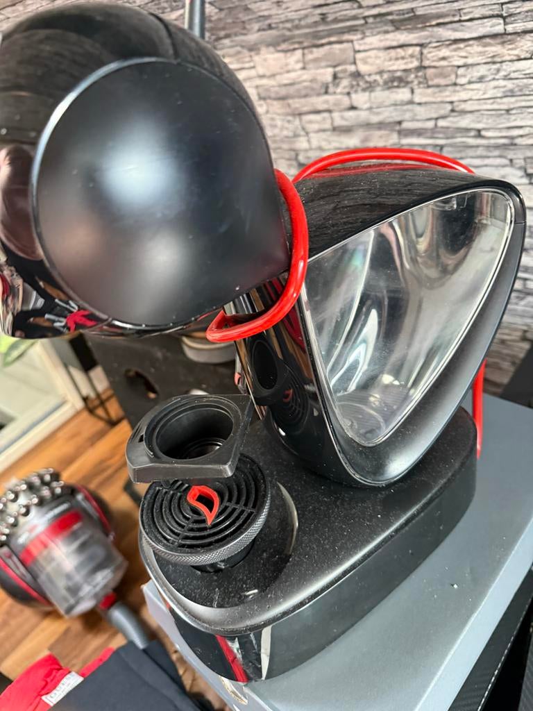 Nescafé Dolce Gusto koffiezetapparaat, Gebruikt, Koffiemachine, Ophalen of Verzenden, Koffiepads en cups