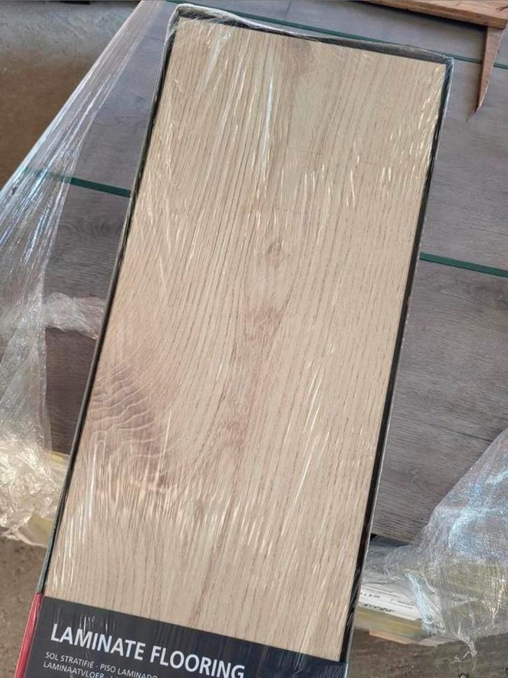 Mega uitverkoop Laminaat Nieuw in Doos, Huis en Inrichting, Stoffering | Vloerbedekking, Nieuw, Laminaat, 75 m² of meer, Ophalen