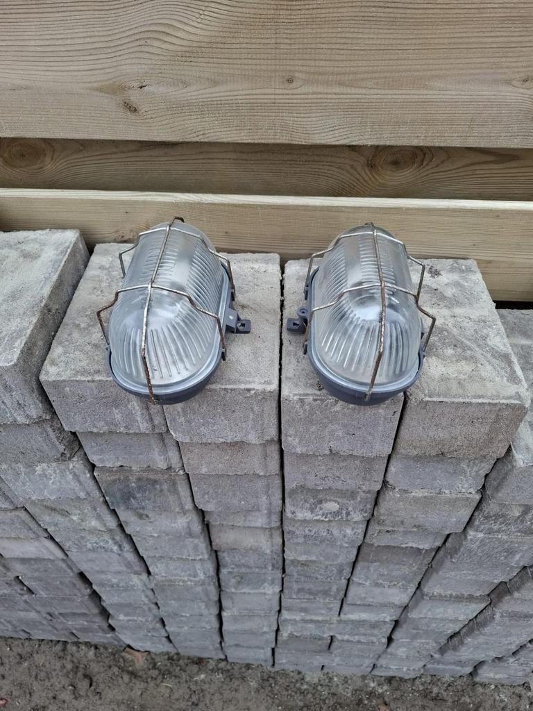 Buitenlampen twee stuks., Tuin en Terras, Buitenverlichting, Gebruikt, Wandlamp, Ophalen of Verzenden, Netvoeding