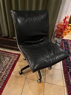 Artifort stoel verrijdbaar zwart leer, Ophalen, Gebruikt, Zwart