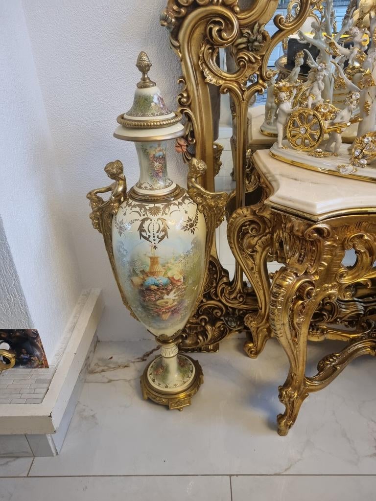 Antieke Porseleinen Vaas met Bronzen Ornamenten, Antiek en Kunst, Antiek | Vazen, Ophalen of Verzenden