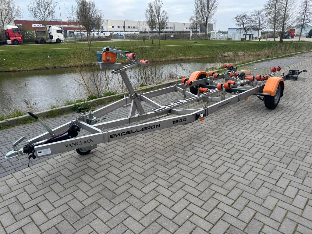 Van Claes 1500 boottrailer 2022 - uitschuifbare verlichting, Watersport en Boten, Boottrailers, Ophalen, 1500 tot 3000 kg, 6 tot 9 meter