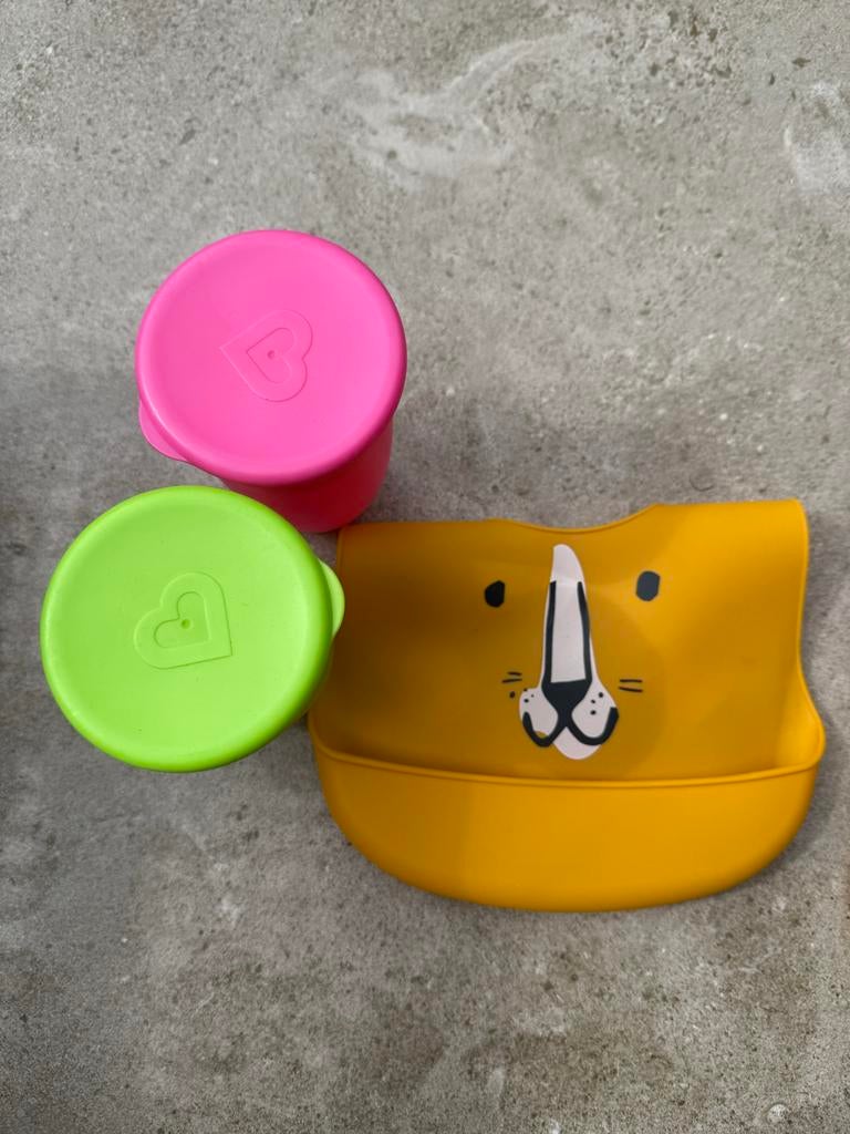 Munchkin anti-lek drinkbekers & siliconen slabber, Ophalen of Verzenden, Zo goed als nieuw