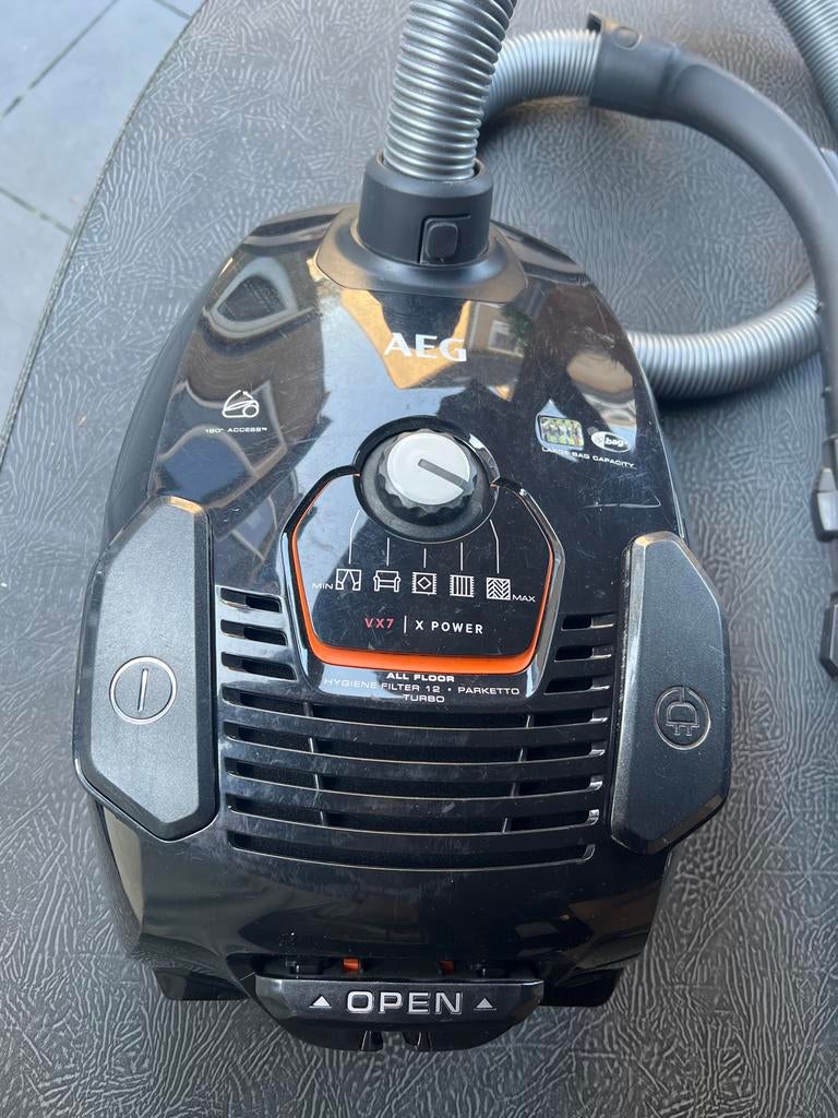 AEG Stofzuiger met verstelbare stang, Witgoed en Apparatuur, Stofzuigers, Ophalen of Verzenden, Gebruikt, Stofzuiger