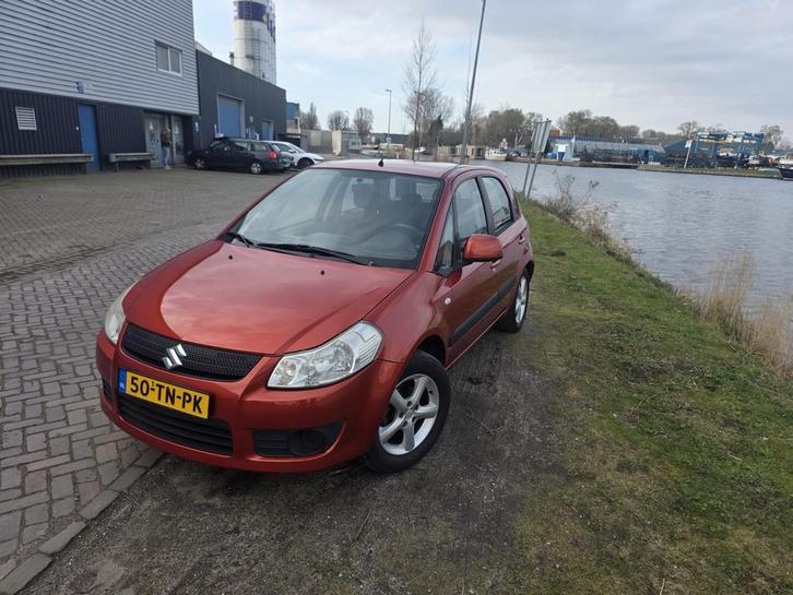 Suzuki SX4 1.6 Comfort 2006 Airco, Auto's, Suzuki, SX4, Benzine, C, Hatchback, Handgeschakeld, Origineel Nederlands, Rood, Zwart