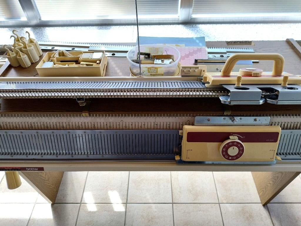 Breimachine Brother kh230/kr230, Ophalen, Gebruikt, Breien, Machine