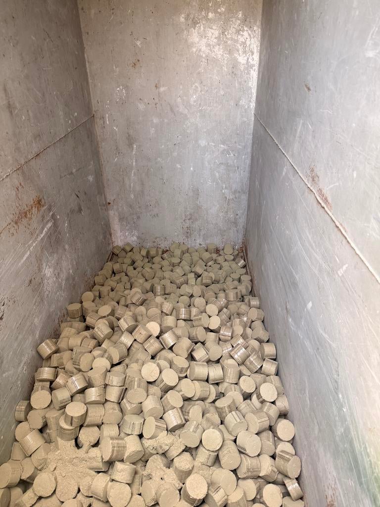 Gratis af te halen briketten voor alles brander, Huis en Inrichting, Kachels, Ophalen, Zo goed als nieuw, Gas, Gaskachel