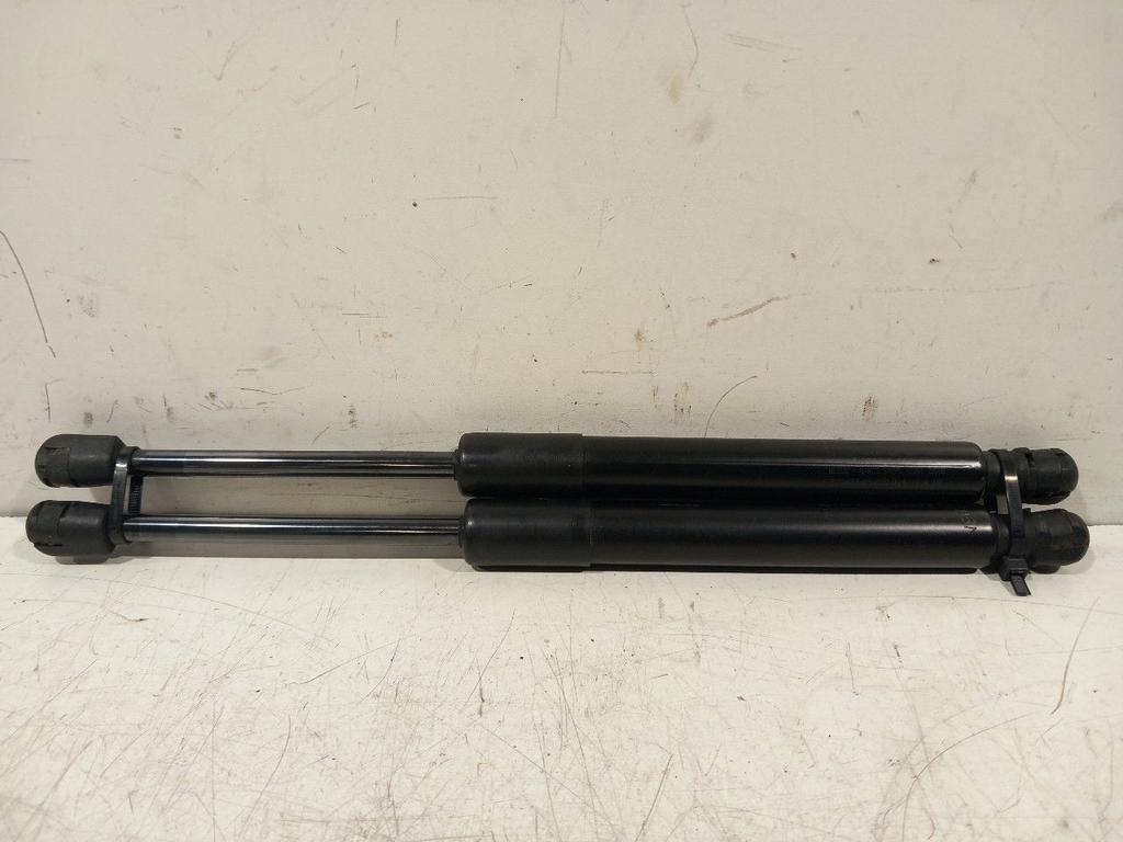 Gasdrukveerset achter Tesla Model 3, Onderdelen@venauto.nl, Van der Ven Autorecycling B.V., Gebruikt, Ettenseweg 76, 4706 PB Roosendaal, The Netherlands