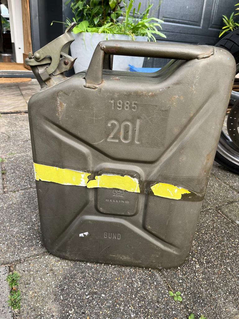 Metalen legergroene jerrycan 20L, Ophalen of Verzenden, Gebruikt