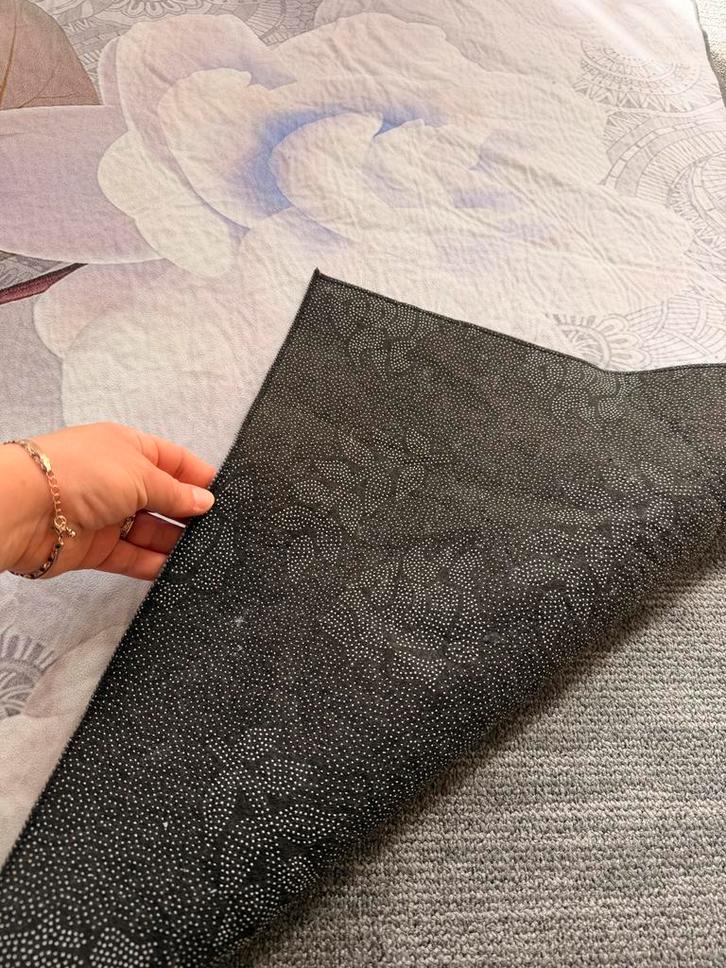 Modern Vloerkleed met Bloemenpatroon - Grijs/Wit, Huis en Inrichting, Stoffering | Tapijten en Kleden, Gebruikt, 150 tot 200 cm