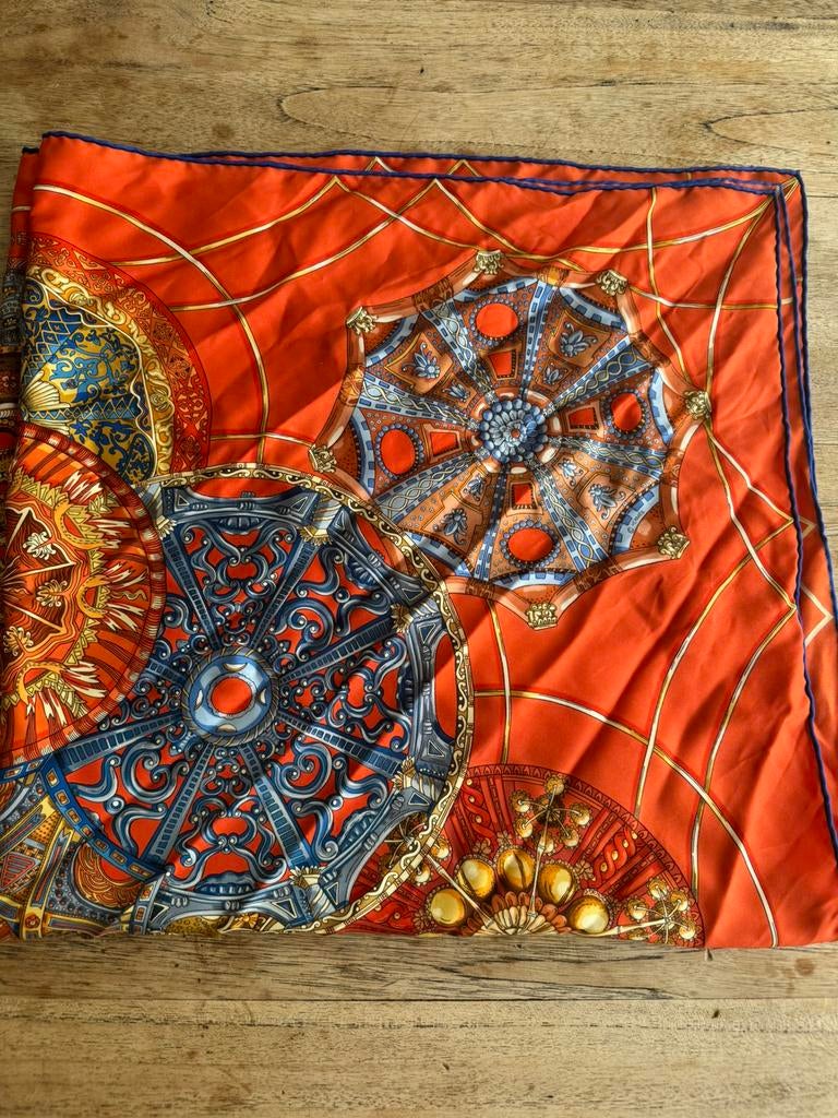 HERMÉS SJAAL, Kleding | Dames, Mutsen, Sjaals en Handschoenen, Ophalen of Verzenden, Zo goed als nieuw, Maat 46/48 (XL) of groter