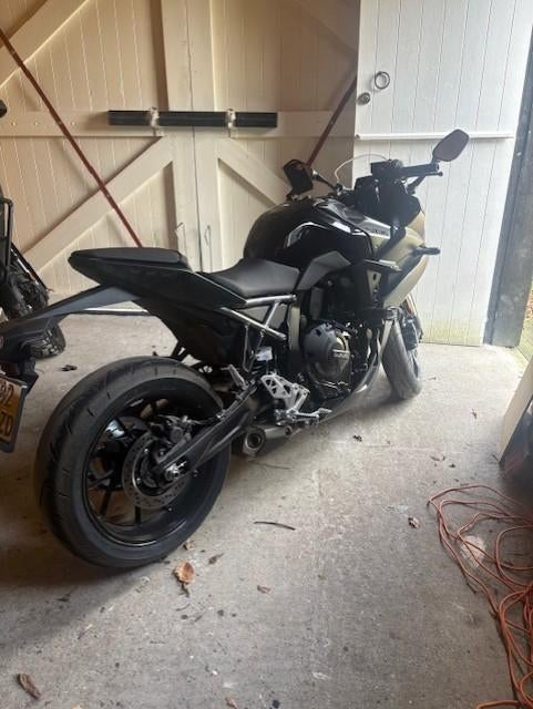 Zo goed als nieuwe motorfiets Suzuki GSX R8, Quickshifter, 2 cilinders, Nieuw, Motorrijbewijs A