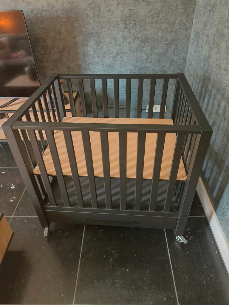 Box met wieltjes en lade - lichte gebruikssporen, Kinderen en Baby's, Boxen, Ophalen, Gebruikt, Vierkant, Wieltjes