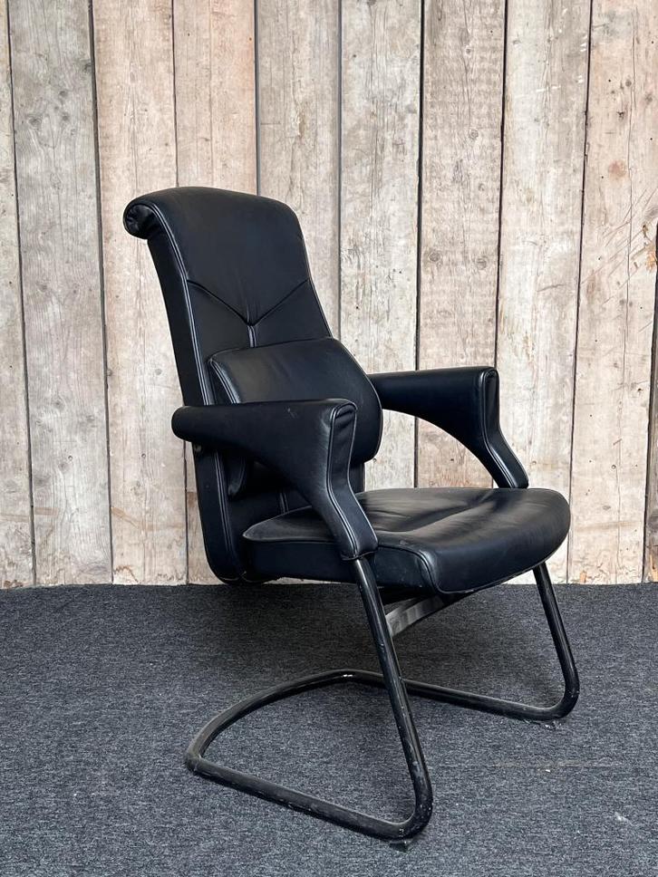 Hag stoel zwart met lendensteunkussen, Huis en Inrichting, Stoelen, Gebruikt, Eén, Leer, Metaal, Zwart, Ophalen of Verzenden