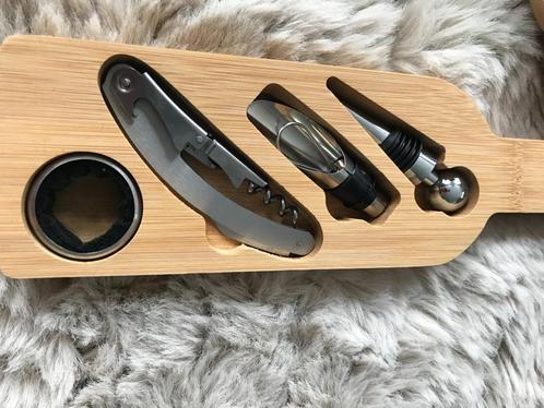 CADEAU-TIP: 5 DELIGE WIJNGIFT / IN DE VORM VAN BORRELPLANKJE, Diversen, Kerst, Nieuw, Ophalen of Verzenden