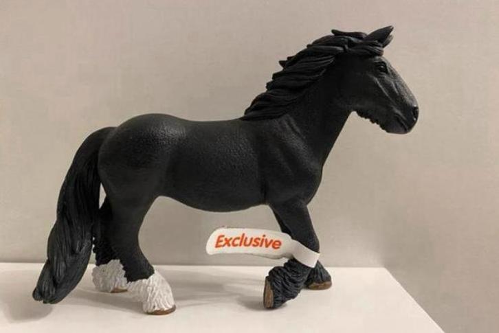 Schleich Exclusive Zwarte Tinker / Irish Cob Merrie ~ 72137, Verzamelen, Dierenverzamelingen, Beeldje of Figuurtje, Paard, Ophalen of Verzenden