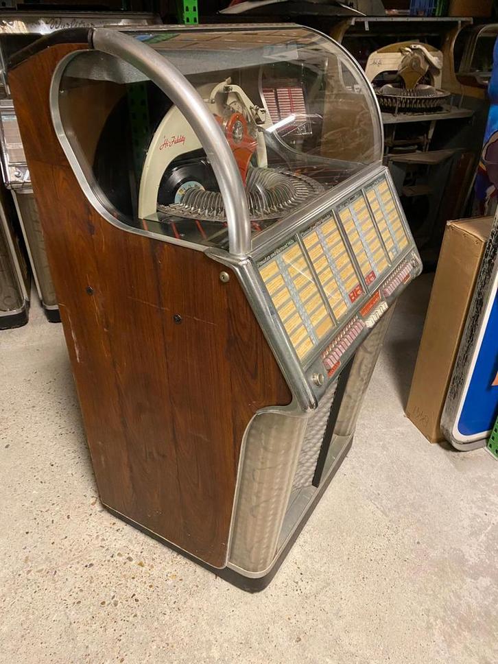 Wurlitzer 1700 jukebox ongerestaureerd te koop, Verzamelen, Automaten | Jukeboxen, Gebruikt, Wurlitzer, 1950 tot 1960, Ophalen