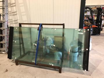 3 rails glazen schuifwand+ U-profielen, tochtstrips, handvat beschikbaar voor biedingen