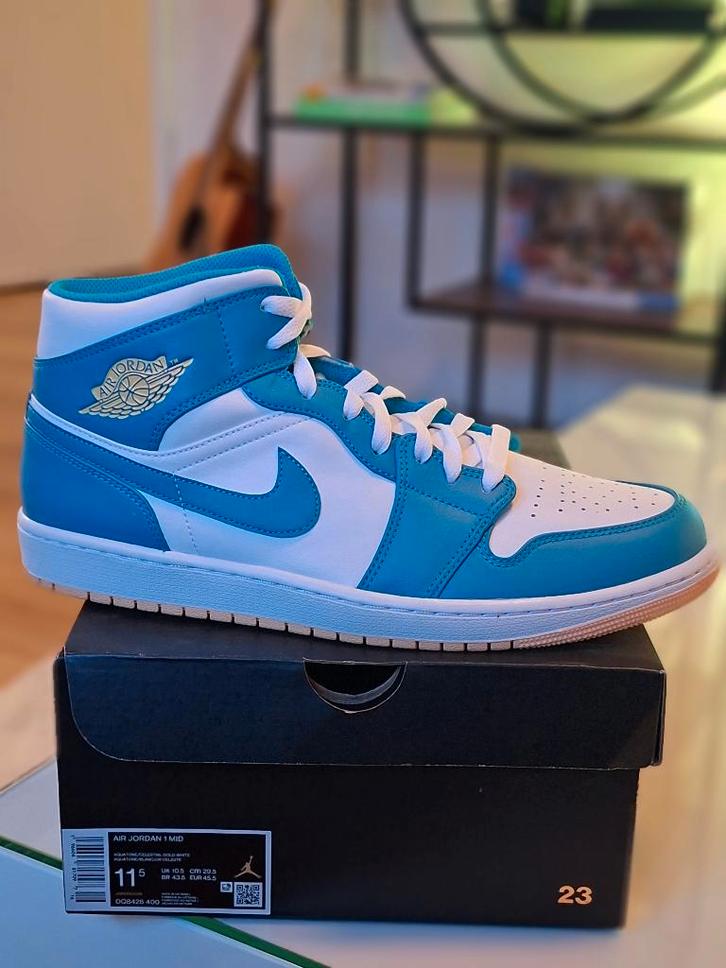 Nike Air Jordan 1 Mid 'Aquatone' Maat 45.5, Kleding | Heren, Schoenen, Nieuw, Sneakers of Gympen, Wit, Ophalen of Verzenden