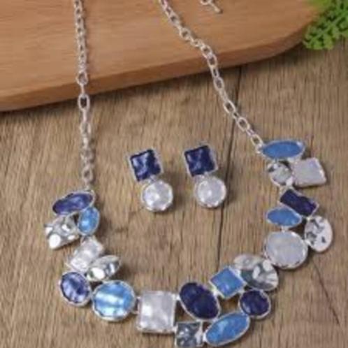 Geëmailleerde ketting in blauwtinten met bijpassende oorbell, Sieraden, Tassen en Uiterlijk, Kettingen, Nieuw, Overige materialen