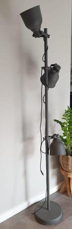 Vloerlamp, Staande lamp met 3 spots, donkergrijs.Hektar Ikea, Huis en Inrichting, Lampen | Vloerlampen, Ophalen of Verzenden, Zo goed als nieuw