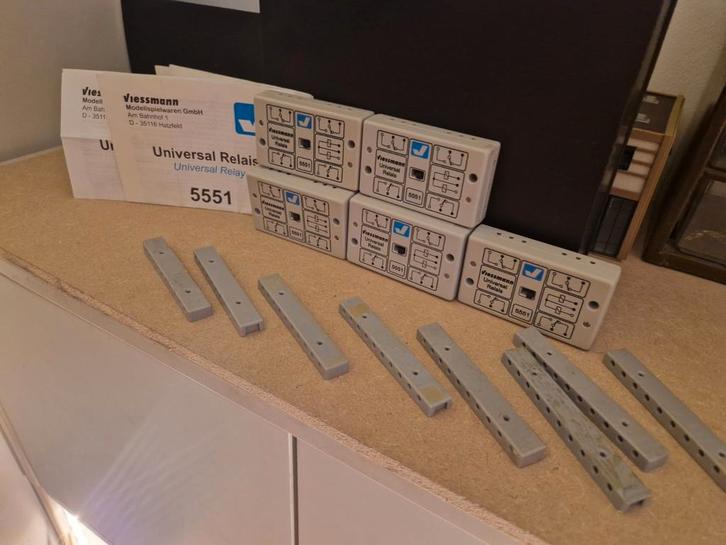 Viessmann 5551 Relais - Set van 5 met verdeelplatent, Hobby en Vrije tijd, Modeltreinen | H0, Zo goed als nieuw, Overige typen