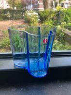 Iittala Alvar Aalto Savoy tafelvaasje 95mm aquablue, Huis en Inrichting, Woonaccessoires | Vazen, Minder dan 50 cm, Nieuw, Glas