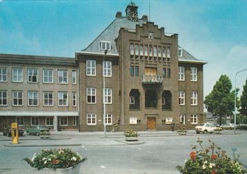 GELEEN Gemeentehuis met Fiat  beschikbaar voor biedingen