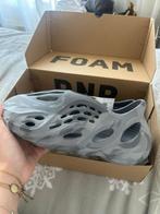 Yeezy foam RNR grijs maat 39 NIEUW! Inc doos/bon, Overige kleuren, Adidas yeezy, Nieuw, Ophalen of Verzenden