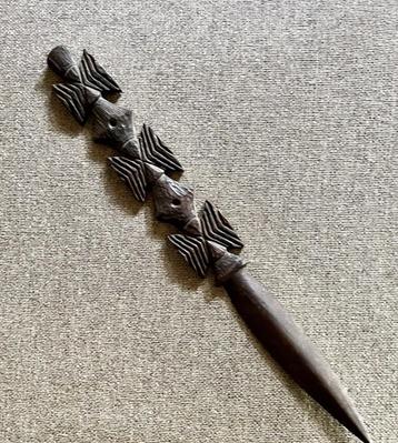 Houten sierdolk beschikbaar voor biedingen