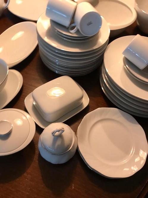 Wit servies, Huis en Inrichting, Keuken | Servies, Bord(en), Overige stijlen, Porselein, Ophalen