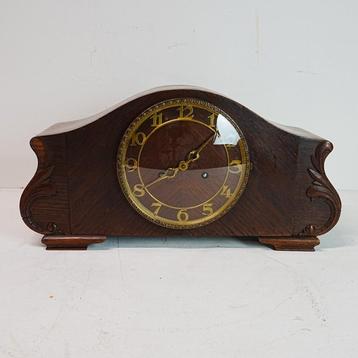 Antieke pendule.  beschikbaar voor biedingen