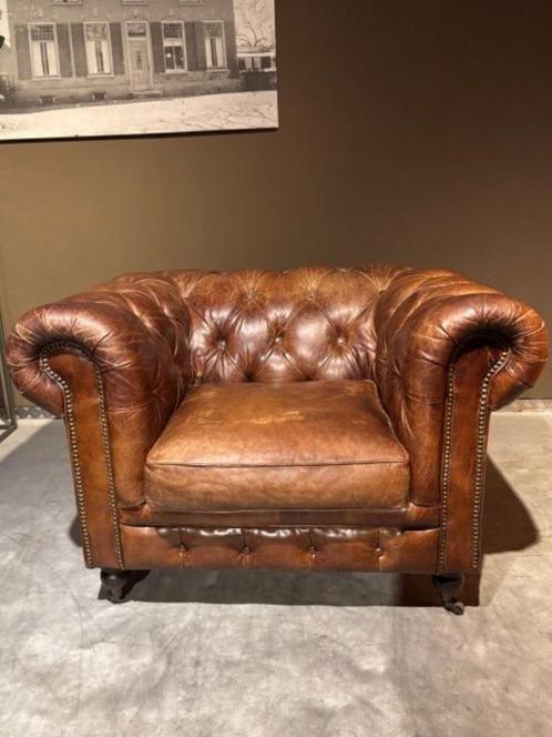 Chesterfield Clubfauteuil Cognac Kleur generfd Leer, Huis en Inrichting, Fauteuils, Gebruikt, Leer, 100 tot 125 cm, 75 tot 100 cm