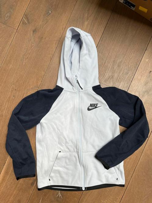 Nike Vest Maat 140, Kinderen en Baby's, Kinderkleding | Maat 140, Zo goed als nieuw, Jongen, Trui of Vest, Ophalen of Verzenden