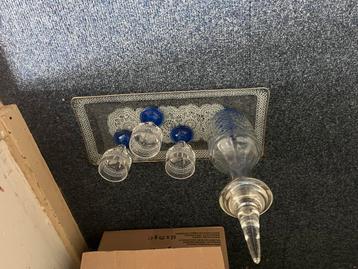 Karafset met 6 glaasjes beschikbaar voor biedingen