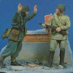 Berlin surrender 1945 - 2 figs only	1/35	Resin, 1:35 tot 1:50, Ophalen of Verzenden, Zo goed als nieuw