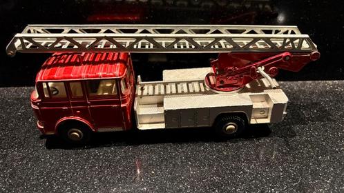 Dinky Toys 568 Brandweer Berliet ladderwagen, Hobby en Vrije tijd, Modelauto's | 1:43, Gebruikt, Dinky Toys, Ophalen of Verzenden